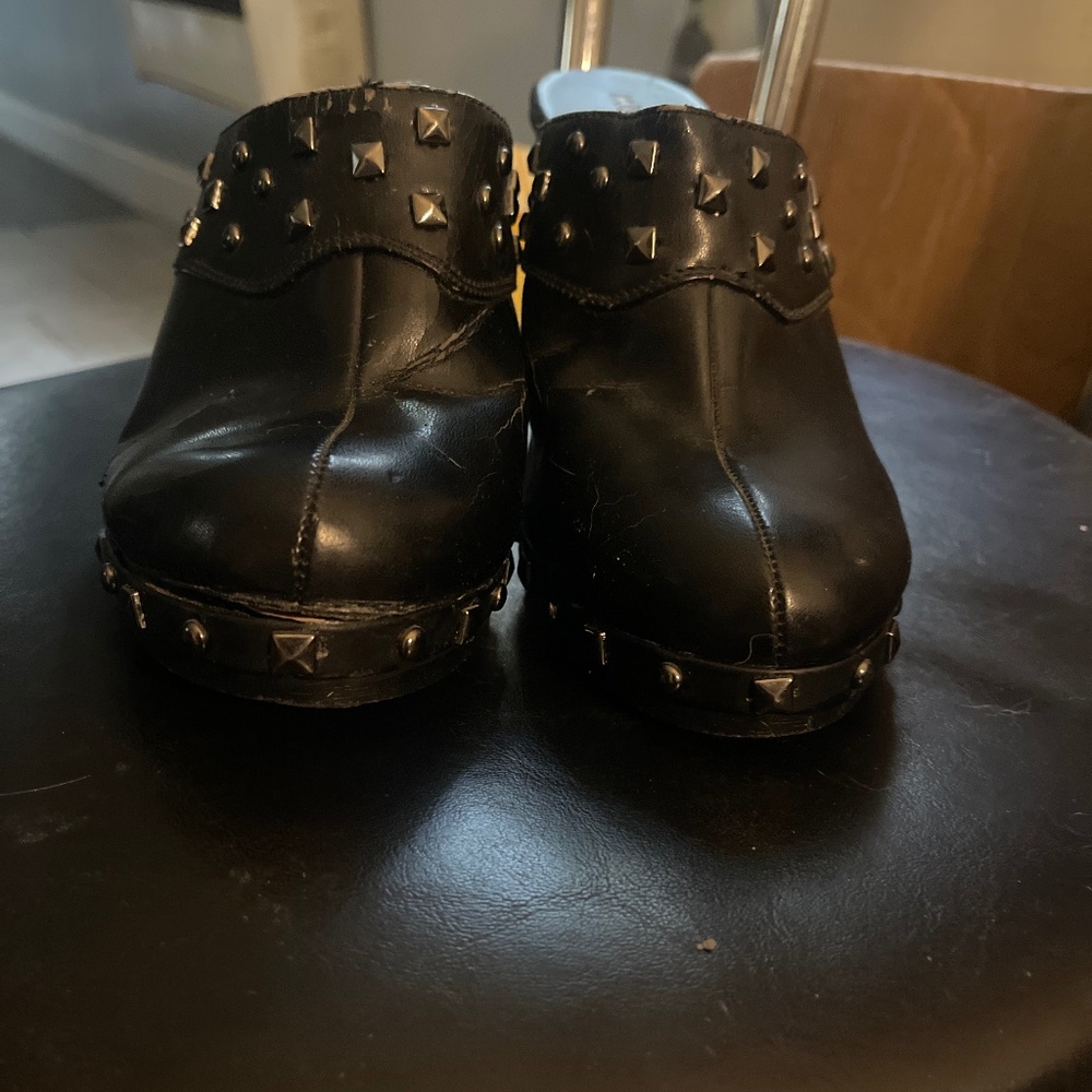 Miss Me Clogs - Picture 3 of 3